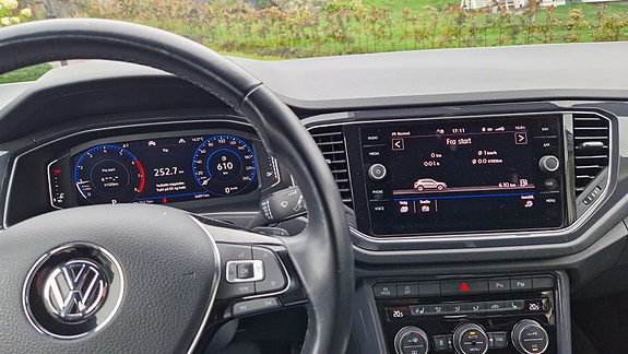 Volkswagen T-Roc 9 of 23