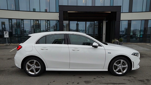 Mercedes-Benz A250 e 6 of 18