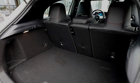 Mercedes-Benz A250 e 15 of 18