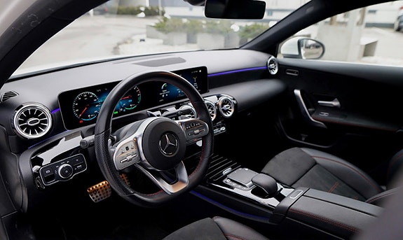 Mercedes-Benz A250 e 10 of 18