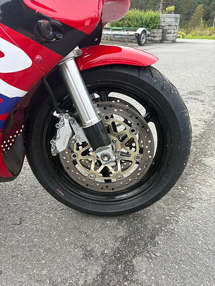 Honda CBR 900 RR 8 of 11