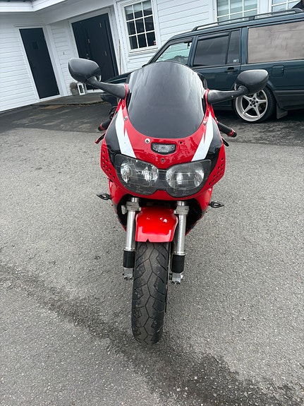 Honda CBR 900 RR 3 of 11