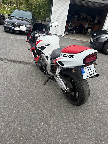 Honda CBR 900 RR 4 of 11