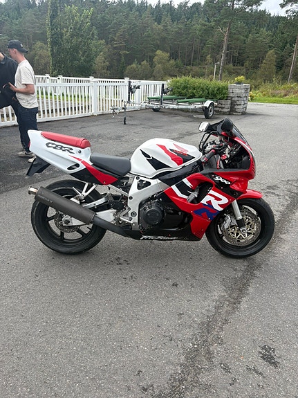 Honda CBR 900 RR 6 of 11