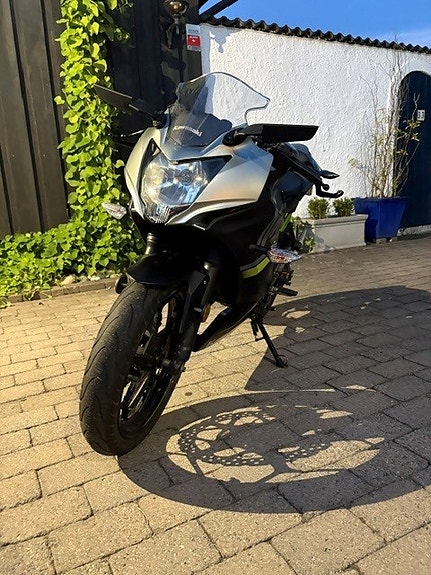 Kawasaki Ninja 125 8 of 16