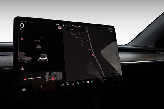 Tesla Model Y 18 of 21