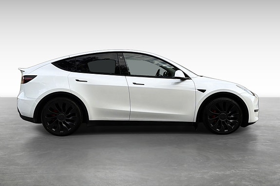Tesla Model Y 8 of 21