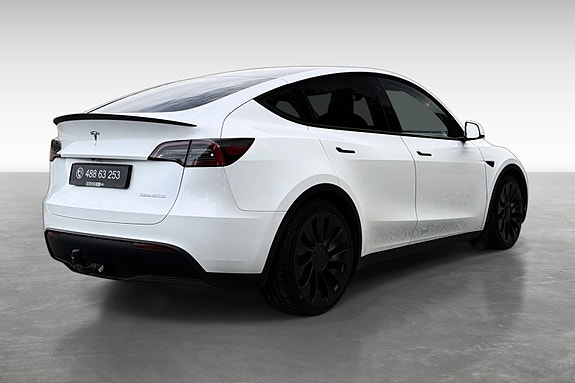Tesla Model Y 7 of 21