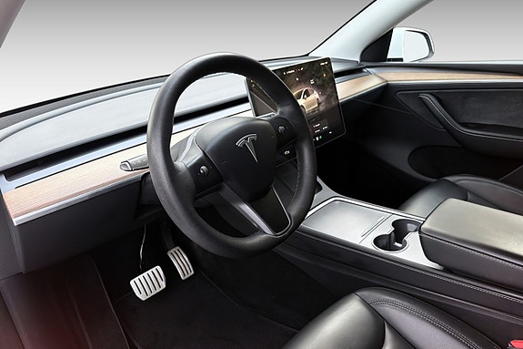 Tesla Model Y 11 of 21