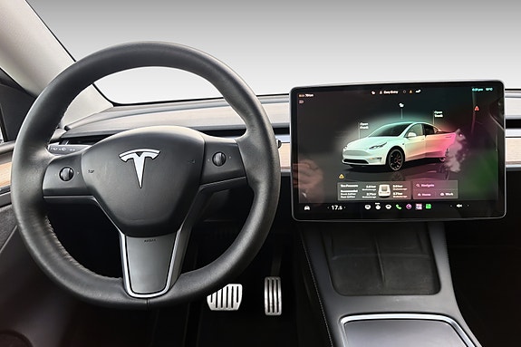 Tesla Model Y 13 of 21