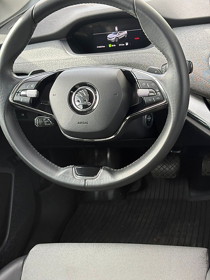 Skoda Enyaq 8 of 26