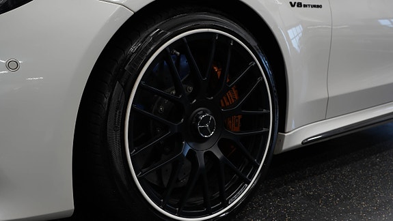 Mercedes-Benz C63 3 of 30