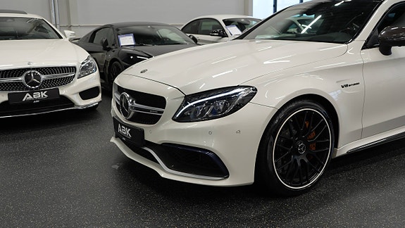 Mercedes-Benz C63 2 of 30