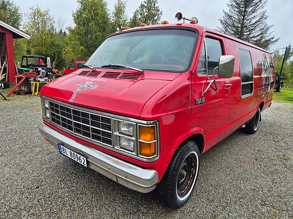 Dodge B200 3 of 13