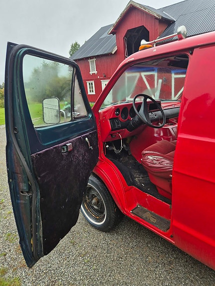 Dodge B200 9 of 13