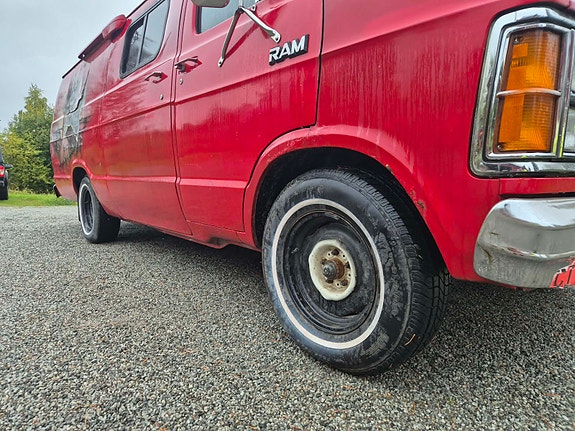 Dodge B200 7 of 13