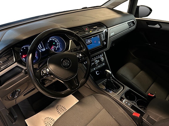 Volkswagen Touran 9 of 30