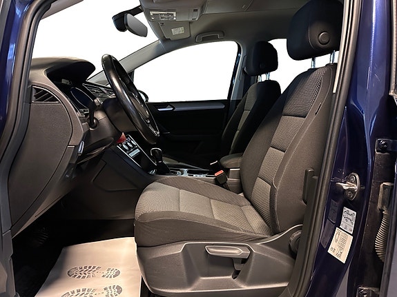 Volkswagen Touran 8 of 30