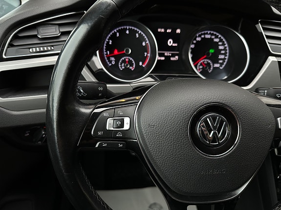 Volkswagen Touran 16 of 30