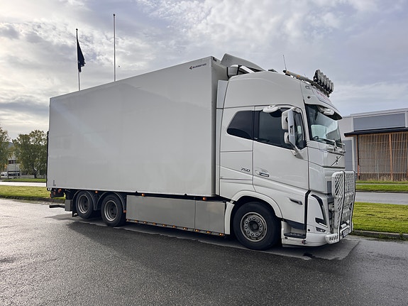 Volvo FH16 750 6x2 Bussbygg skap 3 of 17