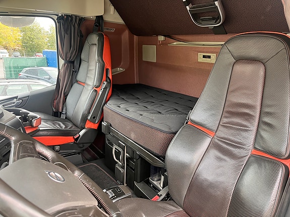 Volvo FH16 750 6x2 Bussbygg skap 10 of 17