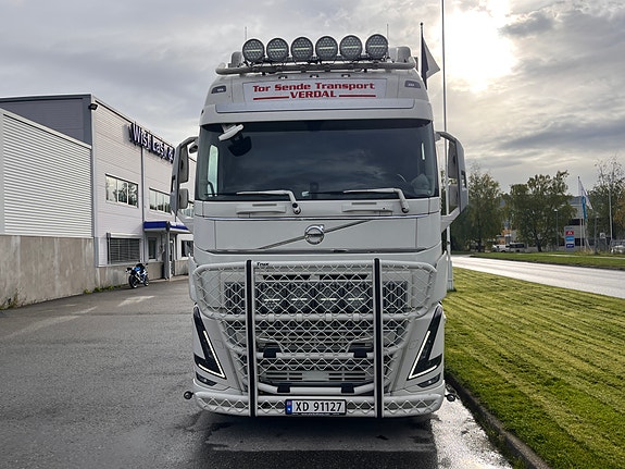 Volvo FH16 750 6x2 Bussbygg skap 5 of 17