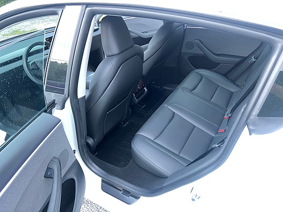 Tesla Model 3 5 of 11