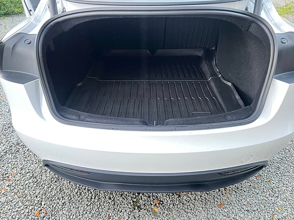 Tesla Model 3 8 of 11