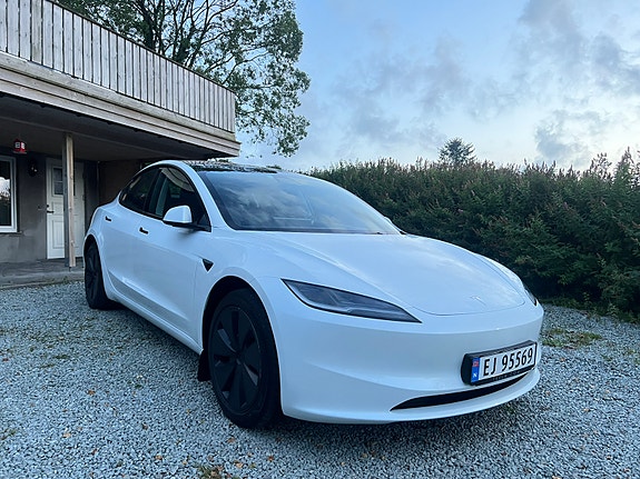 Tesla Model 3 2 of 11