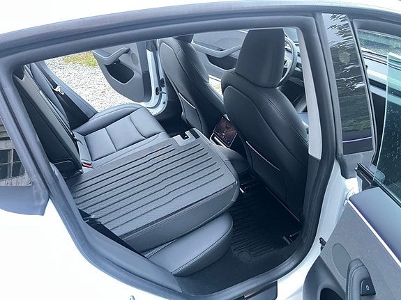 Tesla Model 3 6 of 11
