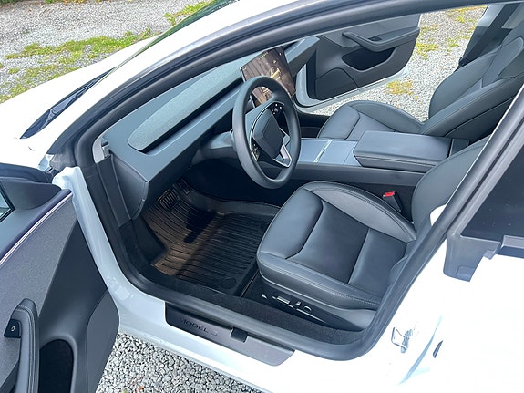 Tesla Model 3 4 of 11