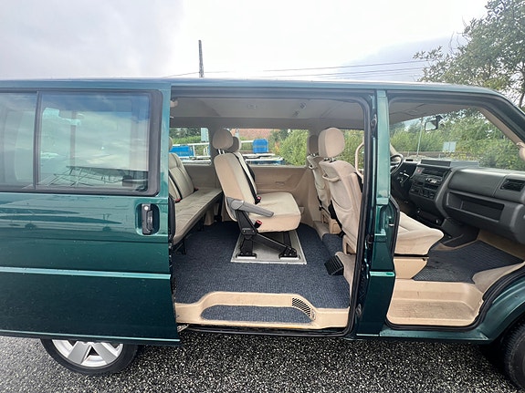 Volkswagen Caravelle 17 of 30
