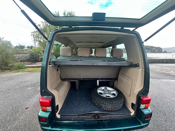 Volkswagen Caravelle 25 of 30