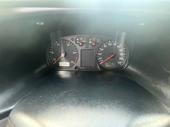 Volkswagen Caravelle 28 of 30