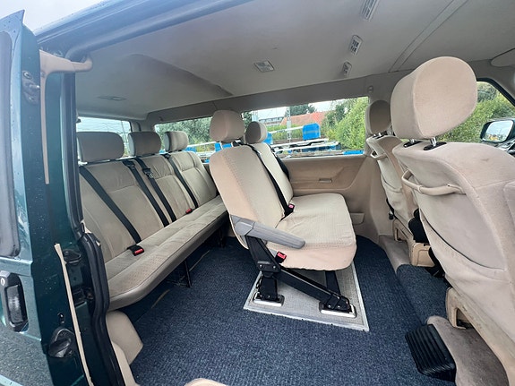 Volkswagen Caravelle 18 of 30