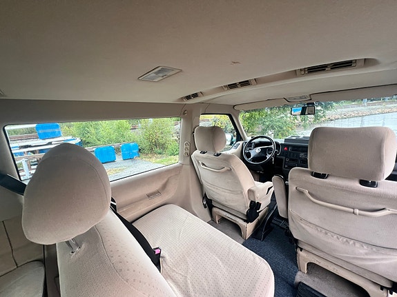 Volkswagen Caravelle 22 of 30