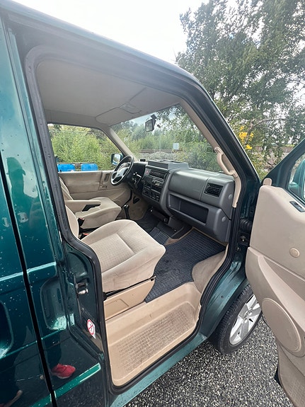 Volkswagen Caravelle 14 of 30