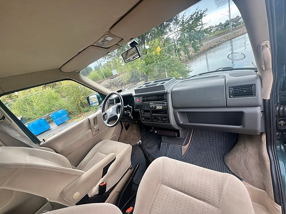 Volkswagen Caravelle 16 of 30