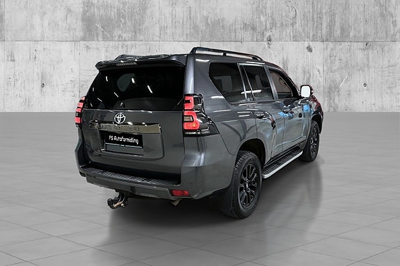Toyota Land Cruiser 2 of 4