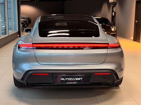 Porsche Taycan 9 of 30
