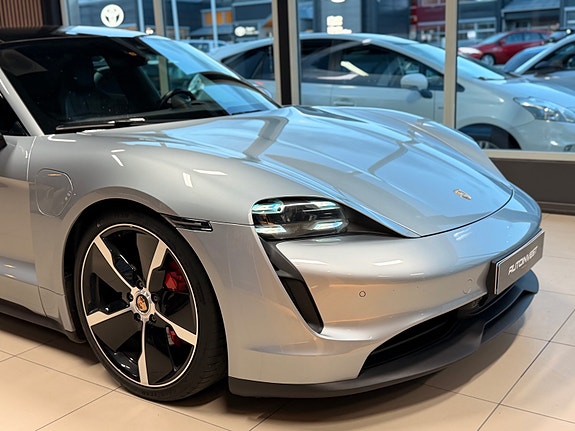 Porsche Taycan 13 of 30
