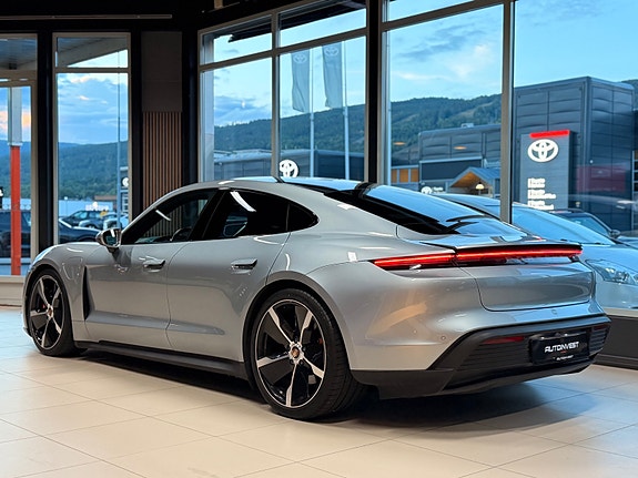 Porsche Taycan 6 of 30