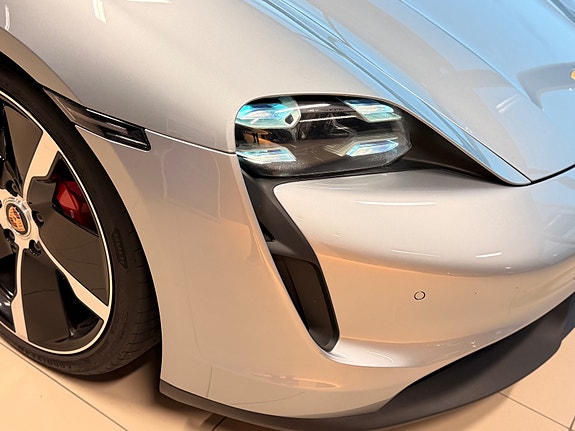 Porsche Taycan 14 of 30