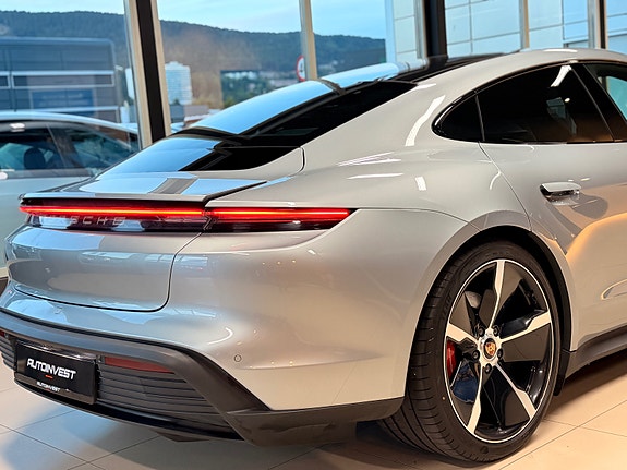Porsche Taycan 11 of 30