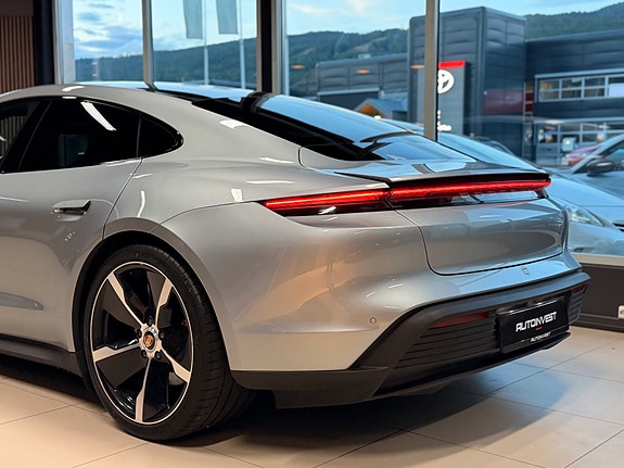 Porsche Taycan 7 of 30