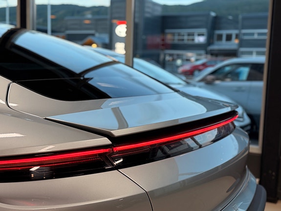Porsche Taycan 8 of 30