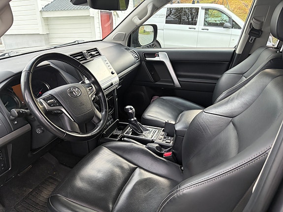 Toyota Land Cruiser 13 of 14