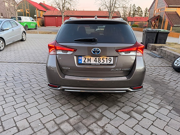 Toyota Auris 4 of 9