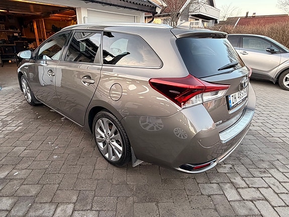 Toyota Auris 5 of 9