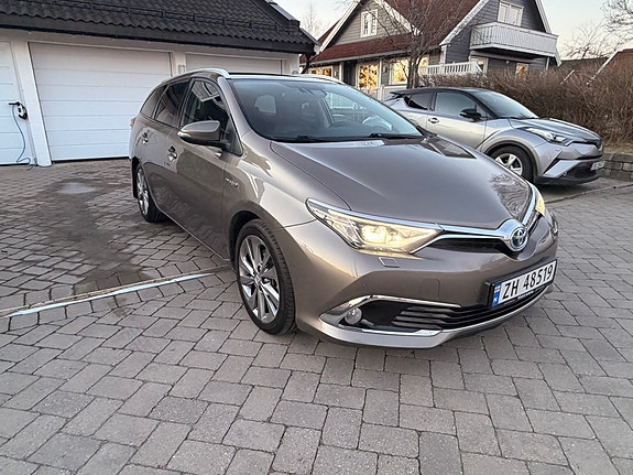Toyota Auris 2 of 9